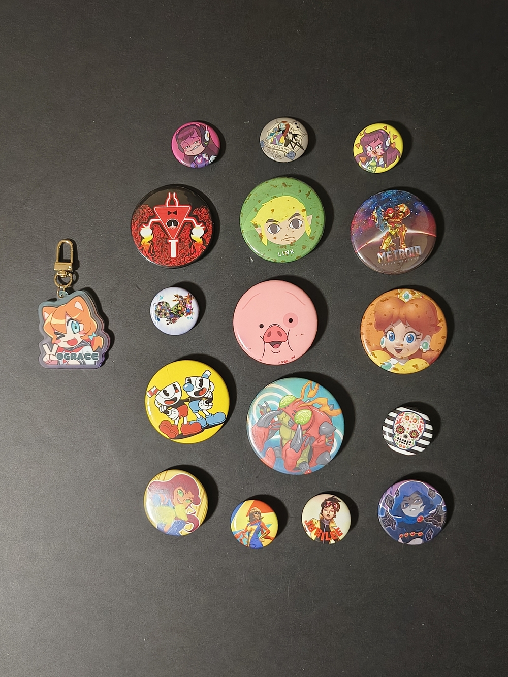 17 Assorted Kids Character Button Pins and Keychain